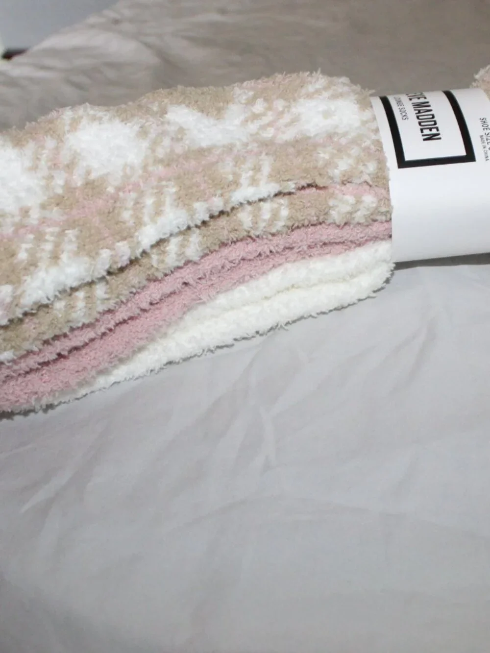NWT Steve Madden Women's Fuzzy Lounge Socks 3 Pack White, Tan & Pink Size 5-10